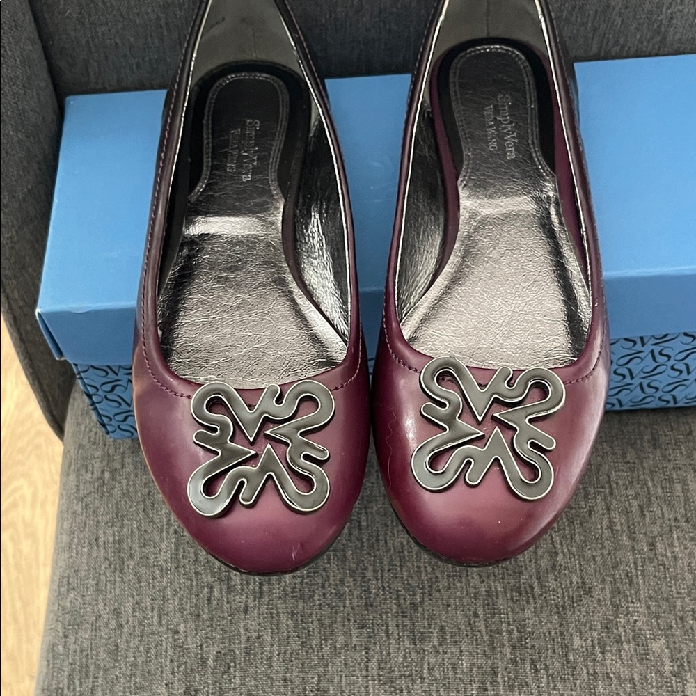 Simply Vera Vera Wang Black and Purple Flats - Picture 3 of 8